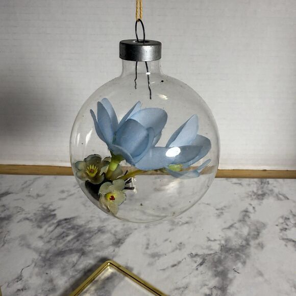 Old Vintage Christmas Ornament Flowers Inside Round Glass Bulb - Picture 1 of 3